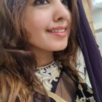 Komal Jha Instagram - With Filter 👈 (Left) Without Filter 👉 (Right)