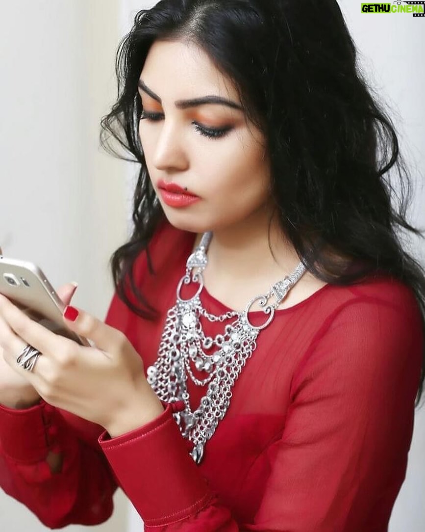 Komal Jha Instagram - My ex stalking me continously 24/7 while being with another girl. That's what happens when you downgrade from Lamborghini to Honda 😒💀🤣😝 Bruh !