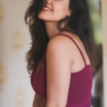 Komal Jha Instagram - “शख्सियत अच्छी होगी तभी दुश्मन बनेंगे, वरना बुरे की तरफ देखता कौन है.... 😈