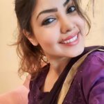 Komal Jha Instagram - Ek taraf main hoon , Ek taraf Tum ho Jaane kisne kisko kharaab kiya ...😈
