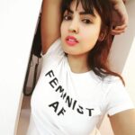 Komal Jha Instagram – Which  picture  do  you  like  MORE ? 

RIGHT  or  LEFT ? 

🖤🤍👽