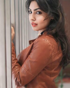 Komal Jha Instagram - मुझे ढूंढने की कोशिश अब न किया कर,
तूने रास्ता बदला तो मैंने मंज़िल बदल ली !

ikomaljha.com