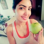 Komal Jha Instagram – Beauty Tip :
365 days   365 green apples = Soft Forever Young Skin

Nobody believed me then 🙂🙂🙂🙂