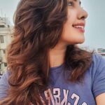 Komal Jha Instagram - Dekhti hoon zara, padosi badhaayi dete hain yaa nahin😉 #IndiavsPak 🇮🇳 🏏