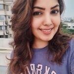 Komal Jha Instagram - Dekhti hoon zara, padosi badhaayi dete hain yaa nahin😉 #IndiavsPak 🇮🇳 🏏