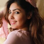 Komal Jha Instagram - ☕️ Lo frannnds...... Chai pee lo..... 😝 ikomaljha.com https://www.instagram.com/reel/Cobz0GdoFcn/?igsh=ajNsbnF4bHg4OXhy