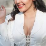 Komal Jha Instagram -