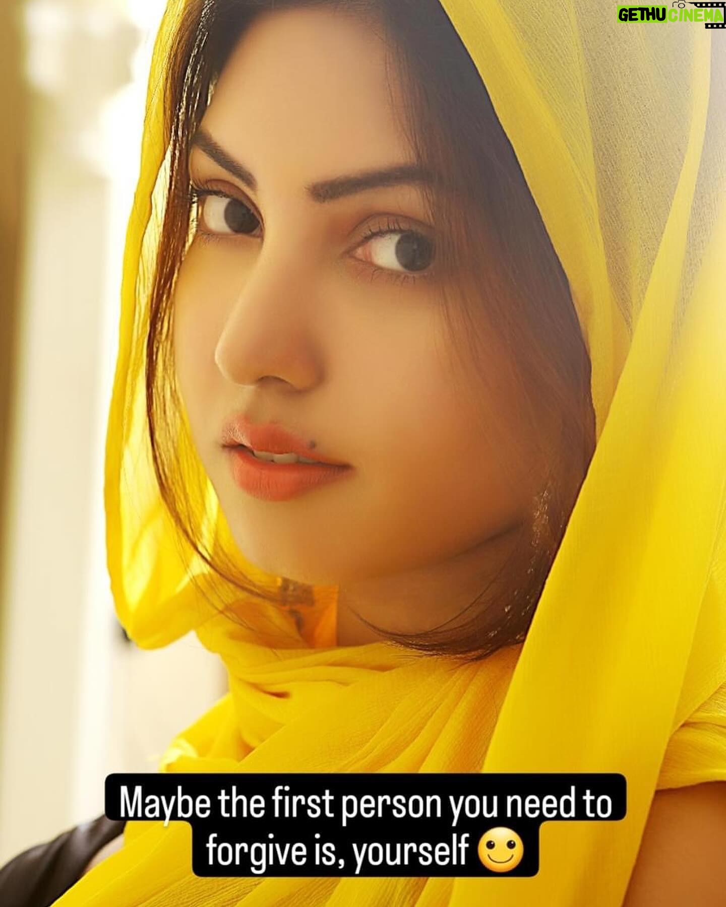 Komal Jha Instagram - 21st October 2023 Moon🆘️Chiron - this will break you down reminding you of your hurt and pain. Sun🆘️Pluto - this will give you enough power to destroy your enemies and seek revenge and curse them , never forgive but , What you need to do is - 💀🪬👣💛⚕️