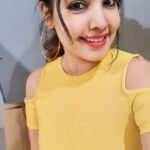 Komal Jha Instagram - Poori duniya ghoom kar aap zaroor aana Komal jaisi dusri koi mili toh zaroor batana🙃 With Filter v/s Without Filter (Sach bolney ki himmat toh hai😎)