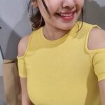 Komal Jha Instagram - Poori duniya ghoom kar aap zaroor aana Komal jaisi dusri koi mili toh zaroor batana🙃 With Filter v/s Without Filter (Sach bolney ki himmat toh hai😎)