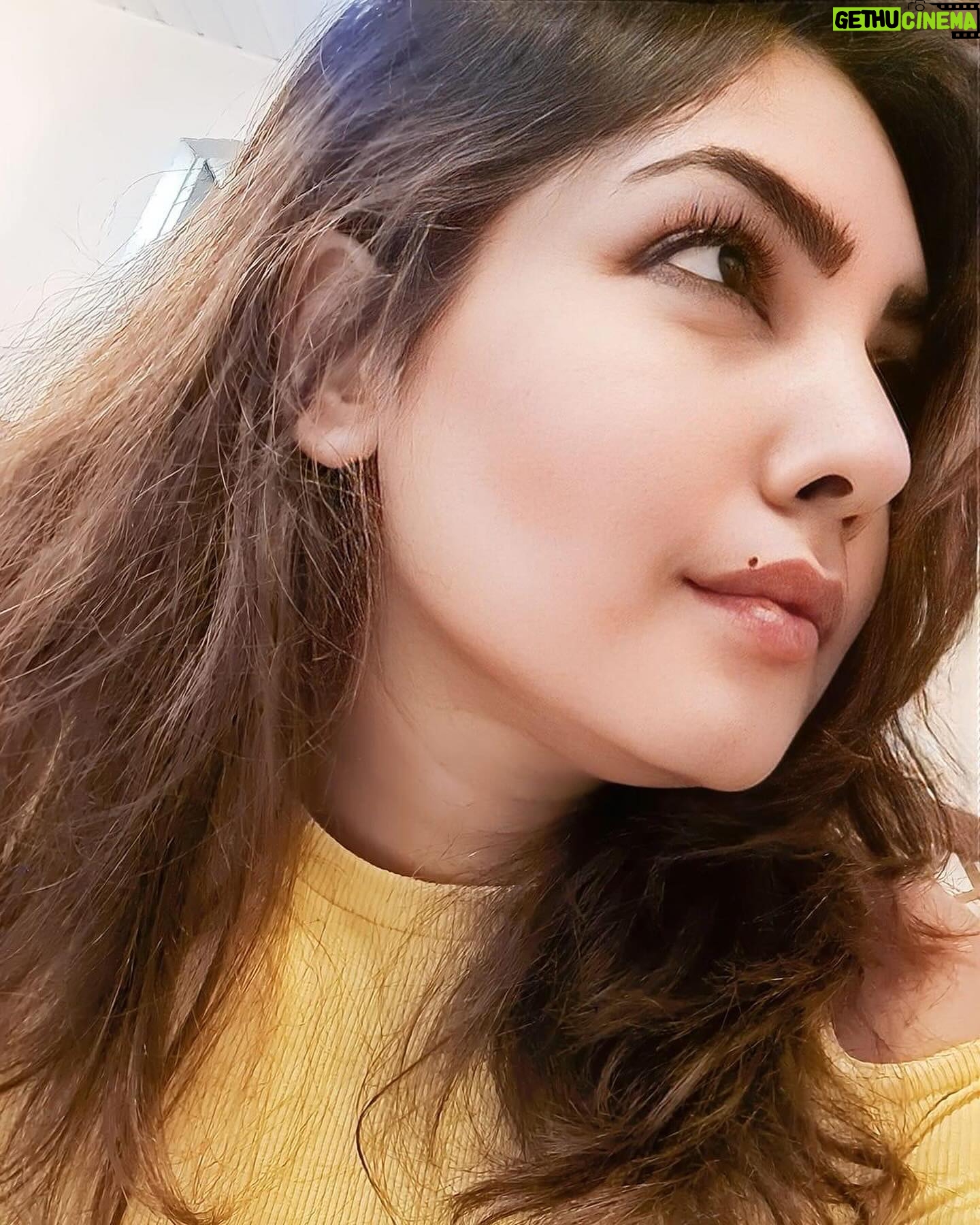 Komal Jha Instagram - 21st October 2023 Moon🆘️Chiron - this will break you down reminding you of your hurt and pain. Sun🆘️Pluto - this will give you enough power to destroy your enemies and seek revenge and curse them , never forgive but , What you need to do is - 💀🪬👣💛⚕️