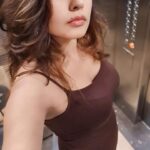 Komal Jha Instagram - खुद बन रहे है इसलिए समय लग रहा है, हमें ज़िंदगी बनी बनाई नही मिली।