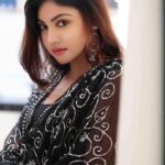 Komal Jha Instagram – ANYBODY  WANTS  TO  GIFT 🎁  ME  SAMSUNG  Z-FOLD 📱 ??

🙃
