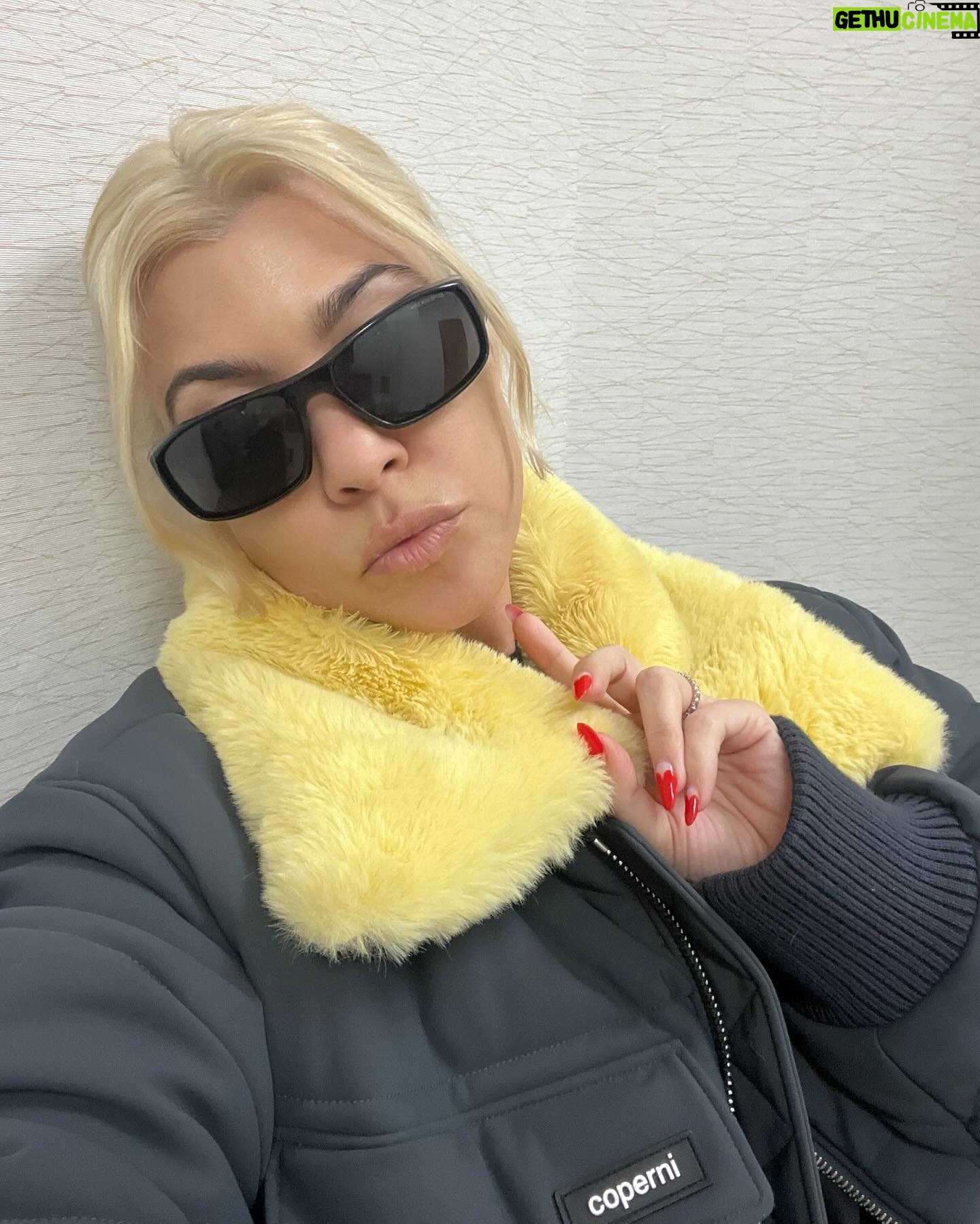 Kourtney Kardashian Barker Instagram - hi from lost blondie files