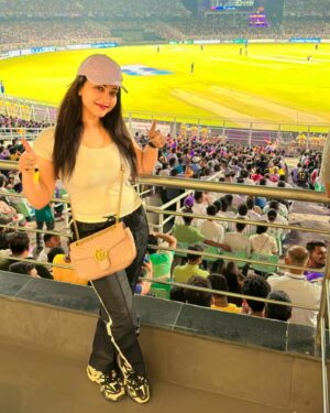 Koushani Mukherjee Instagram - It was indeed a pleasure to watch the match & the great win !!!!!!

#kkr #edengarden #cricket #cricketlover #happy #ootn #ınstagood #instadaily #instagram