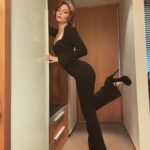 Kris Collins Instagram – POV: pretending to be a 70’s Vogue Model in your hotel room 🕺🏻