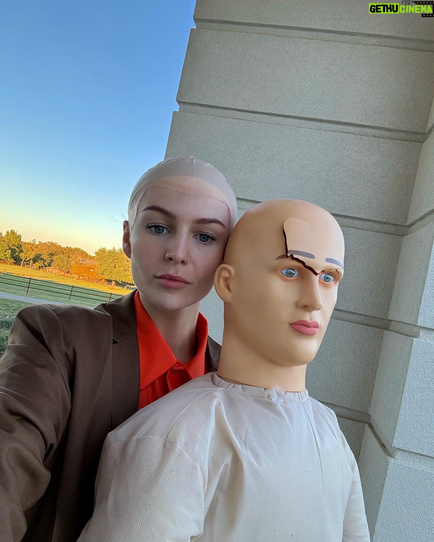 Kris Collins Instagram - Walter White & Hank if Hank never took a sh*t in season 5 episode 8