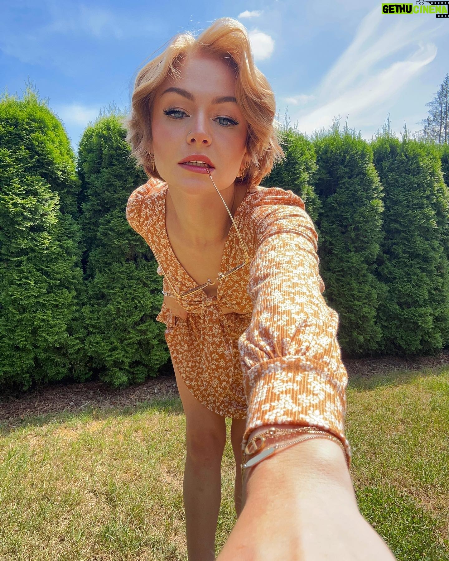 Kris Collins Instagram - I only possess 2 styles: 1. Hippie Flower Child🌻 2. Band T Trash Bandit👹