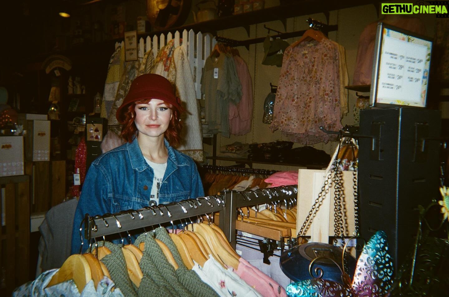 Kris Collins Instagram - We went to Missouri to shoot something cool for y’all. Got to see my lil sis too. Good times 🎥 stay tuned