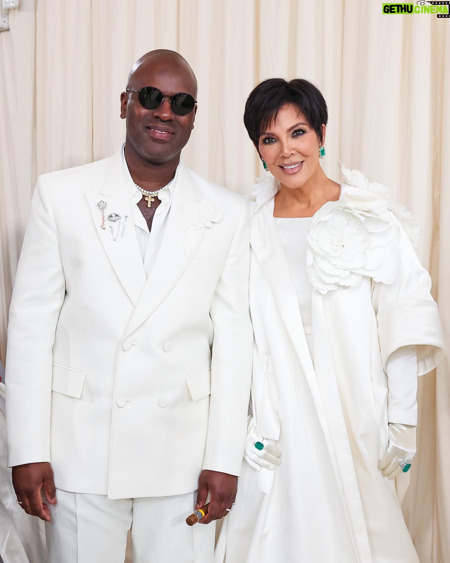 Kris Jenner Instagram - MET 2024 🤍 The most magical night at The Met! Thank you @oscardelarenta for the incredible custom gown! Jewelry by @lorraineschwartz. Makeup by @etienneortega, hair by @leajourno #MetGala #MetGala2024 @coreygamble