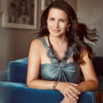 Kristin Davis Instagram - Daydreaming about cake 😌🍰 📸: @johnrussophoto