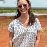 Kristin Davis Instagram - I cherish each visit to @sheldricktrust . It is truly magical to be in Kenya and get to see all of the many species of orphaned animals the Trust is raising. Thank you for all that you do #SWT , and thank you to the global community that makes it possible ♥️🐘🦒🦏🦉🦓🐃