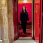 Kristin Davis Instagram - Starting a petition that all elevators need to be like this one