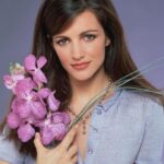 Kristin Davis Instagram - Posing for photos with orchids is a rare and overlooked art form that requires a delicate touch and focus. Much like my hair afterwards because this was probably the last time I ever let someone tease it.