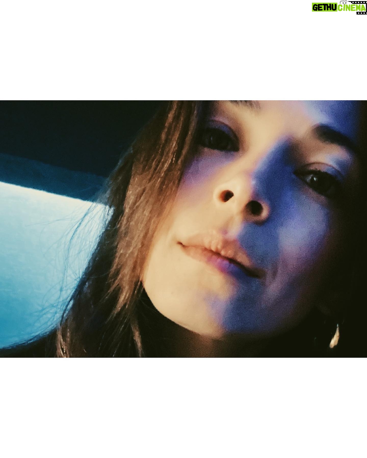 Kristin Kreuk Instagram - Okay fine. There are pictures of me in here. Various locations in 🇫🇷 (Also. Thank you to everyone who came to say hi at the convention. Thank you for your notes and gifts and books and smiles and tears. ❤️)