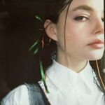 Kristine Froseth Instagram - always a celebration of life, color and shapes 🐛🦋🥀🌹👵♻️ @jonathan.anderson @jw_anderson turning the “grey” into high spirits !
