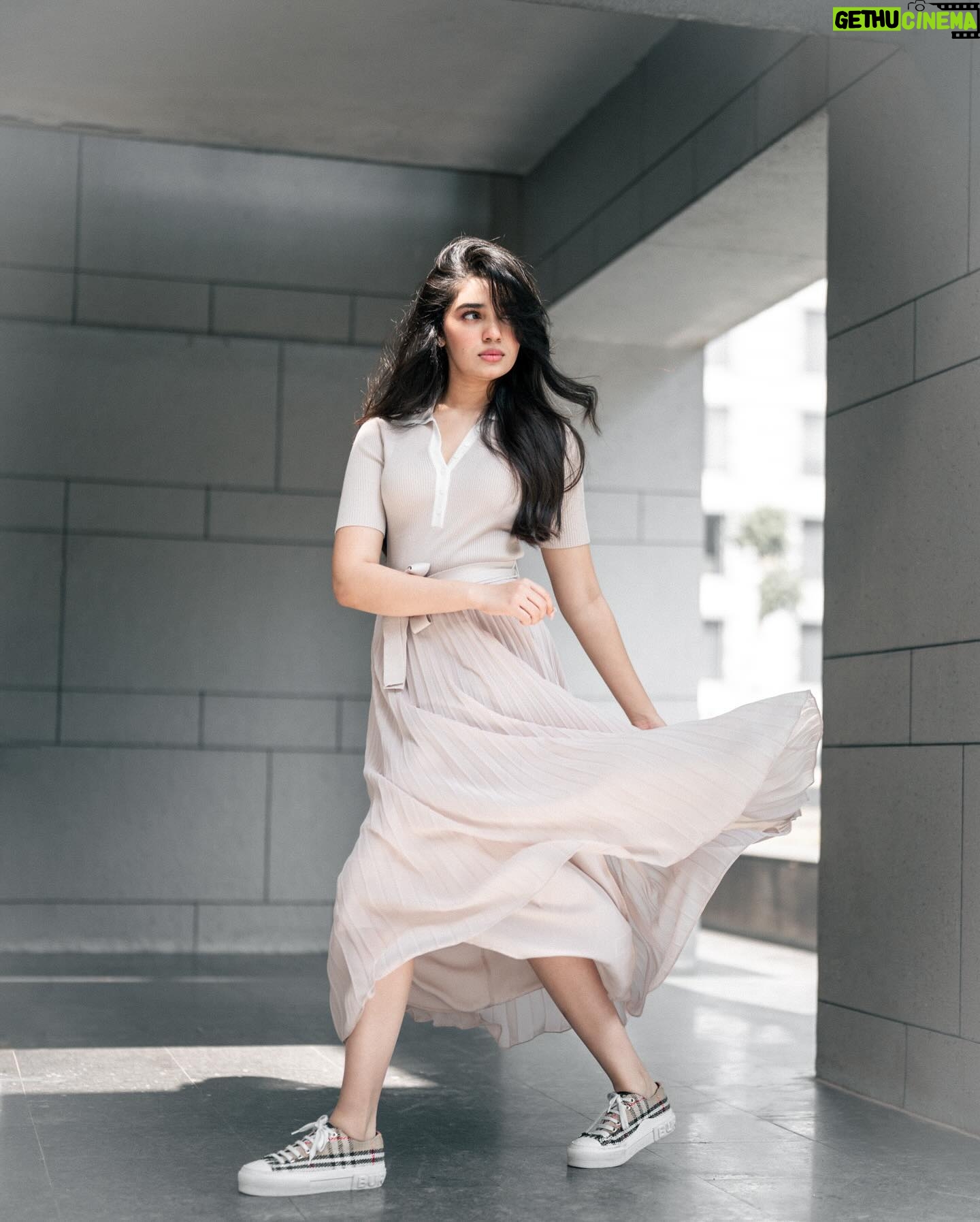 Krithi Shetty Instagram - When the light hits the highlight ✨ #casualstyle #goodskinday • M&H @angelinajoseph @kamaldeepss Photographer @prathameshbhosale09 @khichakmotionpictures