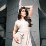 Krithi Shetty Instagram – When the light hits the highlight ✨ #casualstyle #goodskinday 
•
M&H @angelinajoseph @kamaldeepss 
Photographer @prathameshbhosale09 @khichakmotionpictures