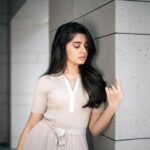 Krithi Shetty Instagram – When the light hits the highlight ✨ #casualstyle #goodskinday 
•
M&H @angelinajoseph @kamaldeepss 
Photographer @prathameshbhosale09 @khichakmotionpictures