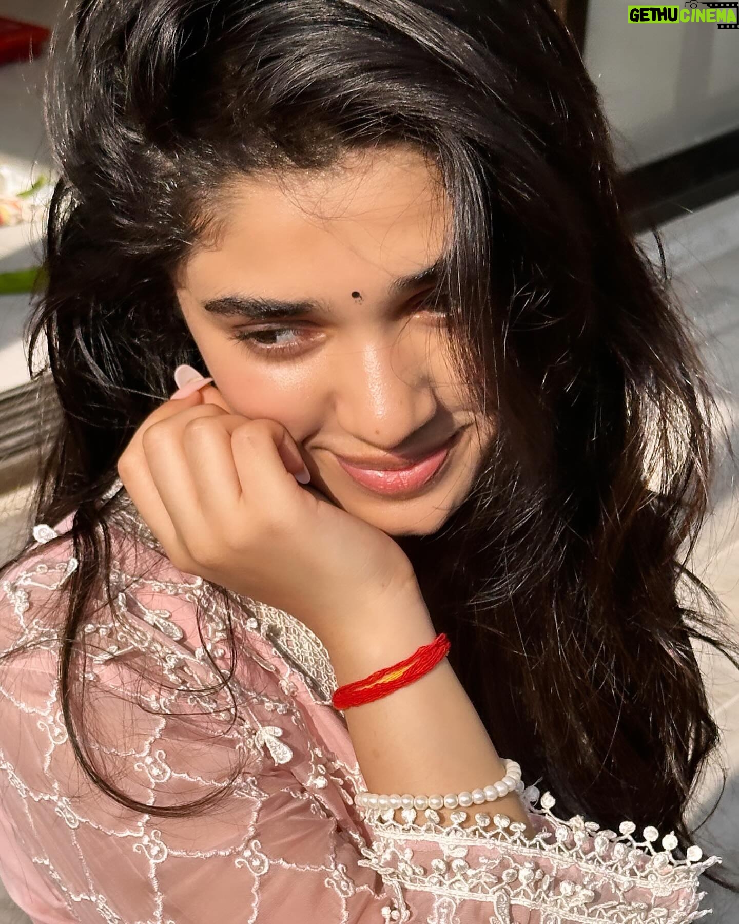 Krithi Shetty Instagram - Life’s better when you’re sunkissed ☀️✨🥰 Don’t forget your spf #summer #sun #positivity #spreadlove 📸 @mahajanyukta