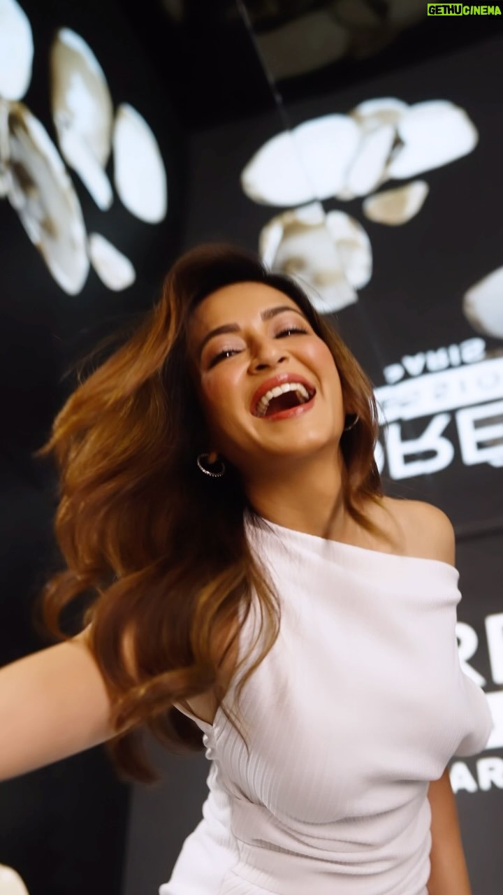 Kriti Kharbanda Instagram - Step into the future of haircare with me at the L’Oréal Professionnel Indian Hairdressing Awards! 🤍 Got to learn so much about @lorealpro_education_india ‘s newly launched Absolut Repair Molecular Range, promising to repair up to 2 years of hair damage in just 1 wash! What an immersive blend of technology and creativity 💫 Can’t wait to try these game changers! Stay tuned for the journey ahead! 💇♀️✨ #IHA2024 #LorealProIHA #IndianHairdressingAwards #IHAGrandFinale2024 #HairOfTheFuture #LOrealProfIndia #LOrealPro #RebornStronger #AbsolutRepairMolecular #LorealProfessionnelIndia #LorealProfessionnelhair #LProIndia #Ad @lorealpro