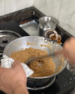 Kriti Kharbanda Instagram - Green flag alert! ❤️ 

Ok so something major happened yesterday and I fell in love all over again. I didn’t think this was possible, but yet, It happened :) 

Pulkit ki pehli rasoi happened yesterday. I walked into the kitchen and realised he’s making halwa. I asked him what he was doing, and he casually responded, “halwa bana raha hoon, it’s my pehli rasoi.” I giggled and told him, pehli rasoi ladki ki hoti hai baby. To which his response was, “that’s so silly, we’ve both decided to share equal responsibility in this relationship. You cooked for our family back home in Delhi, I’ll cook for our family here in bangalore. Simple!” 

He used the word simple. Yes. So casually he changed everything around and used the word simple. And in all honesty it was. It was that simple. @pulkitsamrat you are the best thing that’s ever happened to me. Thank you for showing me that you’re the best decision I’ve ever made. Tu sabr ka phal hai baby, sabse meetha! ❤️

Thu Thu Thu 🧿🥹🧿

P.S.  the pictures aren’t so great coz I was too blurry visually from being supremely emo, but really wanted to share this with the world ❤️

#besthusbandever #myhome #breakingstereotypes #breakingthenorm