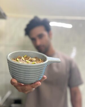 Kriti Kharbanda Instagram - Green flag alert! ❤️ 

Ok so something major happened yesterday and I fell in love all over again. I didn’t think this was possible, but yet, It happened :) 

Pulkit ki pehli rasoi happened yesterday. I walked into the kitchen and realised he’s making halwa. I asked him what he was doing, and he casually responded, “halwa bana raha hoon, it’s my pehli rasoi.” I giggled and told him, pehli rasoi ladki ki hoti hai baby. To which his response was, “that’s so silly, we’ve both decided to share equal responsibility in this relationship. You cooked for our family back home in Delhi, I’ll cook for our family here in bangalore. Simple!” 

He used the word simple. Yes. So casually he changed everything around and used the word simple. And in all honesty it was. It was that simple. @pulkitsamrat you are the best thing that’s ever happened to me. Thank you for showing me that you’re the best decision I’ve ever made. Tu sabr ka phal hai baby, sabse meetha! ❤️

Thu Thu Thu 🧿🥹🧿

P.S.  the pictures aren’t so great coz I was too blurry visually from being supremely emo, but really wanted to share this with the world ❤️

#besthusbandever #myhome #breakingstereotypes #breakingthenorm