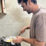 Kriti Kharbanda Instagram – Green flag alert! ❤️ 

Ok so something major happened yesterday and I fell in love all over again. I didn’t think this was possible, but yet, It happened :) 

Pulkit ki pehli rasoi happened yesterday. I walked into the kitchen and realised he’s making halwa. I asked him what he was doing, and he casually responded, “halwa bana raha hoon, it’s my pehli rasoi.” I giggled and told him, pehli rasoi ladki ki hoti hai baby. To which his response was, “that’s so silly, we’ve both decided to share equal responsibility in this relationship. You cooked for our family back home in Delhi, I’ll cook for our family here in bangalore. Simple!” 

He used the word simple. Yes. So casually he changed everything around and used the word simple. And in all honesty it was. It was that simple. @pulkitsamrat you are the best thing that’s ever happened to me. Thank you for showing me that you’re the best decision I’ve ever made. Tu sabr ka phal hai baby, sabse meetha! ❤️

Thu Thu Thu 🧿🥹🧿

P.S.  the pictures aren’t so great coz I was too blurry visually from being supremely emo, but really wanted to share this with the world ❤️

#besthusbandever #myhome #breakingstereotypes #breakingthenorm