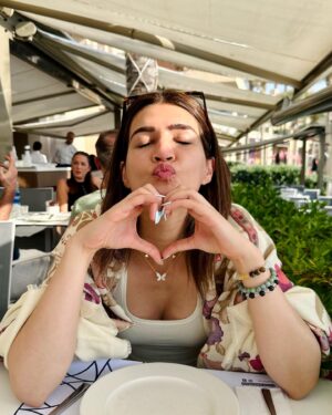 Kriti Sanon Instagram - M O O D 💋🫶🏻