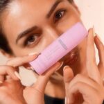 Kriti Sanon Instagram – The magic ingredient- Retinal! 💜💜

My dewy Retinal night reset routine! 😴💜💚
Our Retinal Cream Serum is the simplest way of resetting your skin overnight! Start now if you haven’t!! Its Ah-mazing! 💜😍

#ResetTheClock
@letshyphen