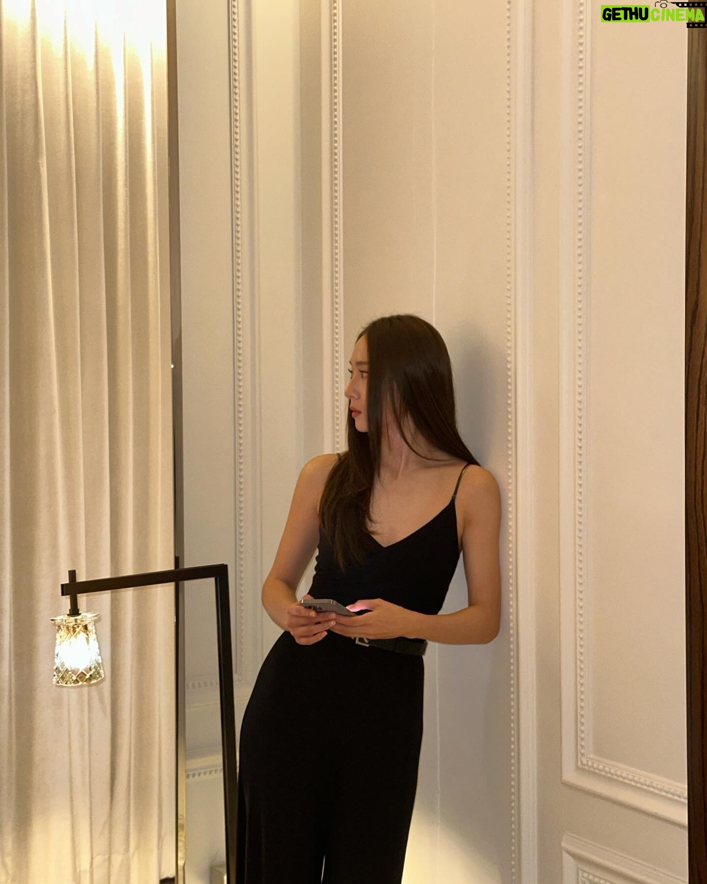 Krystal Jung Instagram - at Ralph’s design studio watching the new @ralphlauren collection last night🤎 #RLFH24 #RLCollection