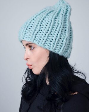 Krysten Ritter Instagram - All the snow ❄️ makes me want to knit knit knit! Link in bio for my easy knitting kits🙌🏻🧶❤️@weareknitters #krystenknitter