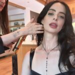 Krysten Ritter Instagram - Premiere night for Love and Death ❤️💀 @hbomax - Mama is in head to toe @dolcegabbana !!! BEST glam ever by @pamwiggy and @jamiemakeup - Stylist @christianstroble 🔪 Assistant Stylists @gaiakhat & @jach_w Dress @dolcegabbana Gloves @dolcegabbana Necklace @dolcegabbana Shoes @dolcegabbana