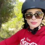 Krysten Ritter Instagram - Little Valentine’s Day joyride for Mama ❤️💋🌹 (I love this bike so much @radpowerbikes #riderad )
