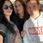Krysten Ritter Instagram - @fanxsaltlake moment with some of my favorite people. Thanks for having me and thank you to all the fans 💋❤️ 😈👯‍♀️👑🌪️