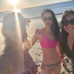 Krysten Ritter Instagram - Beachin with these babes 🌊🐠