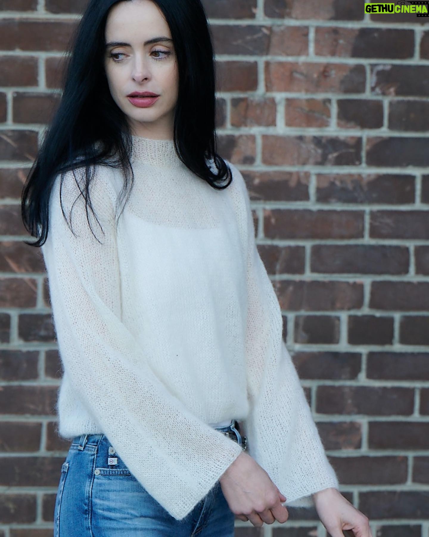 Krysten Ritter Instagram - New EASY level SWEATER KIT by yours truly! It is KNITTING SEASON! As always the kit comes with everything you need - link in bio! (I love this one and every time I wear it I get a lot of compliments and people nearly fall over when I say I made it myself! Highly recommend for any level of experience) @weareknitters