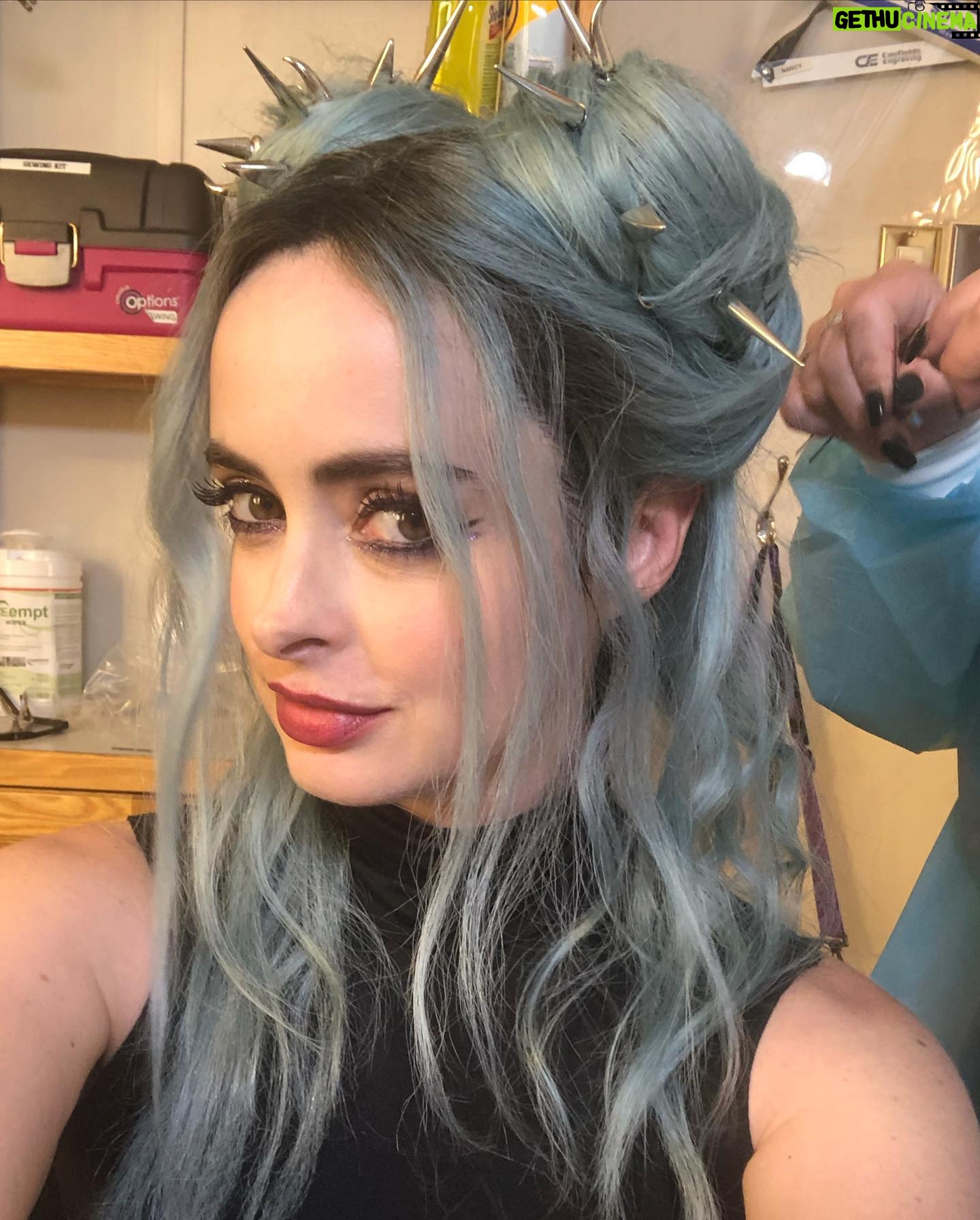 Krysten Ritter Instagram - Fun #bts look at my delicious new role of NATACHA THE WITCH in NIGHTBOOKS - movie comes out Sept 15th on @netflix ! This is one of my favorite characters that Iβve been lucky enough to play - and the hair and make up and costumes on this are just toooooo fun. Letβs go #spookyseason πππ§ββοΈπ»π»π» (dream team @stevesparkle @lesliesebertmakeup @nancyewarren )