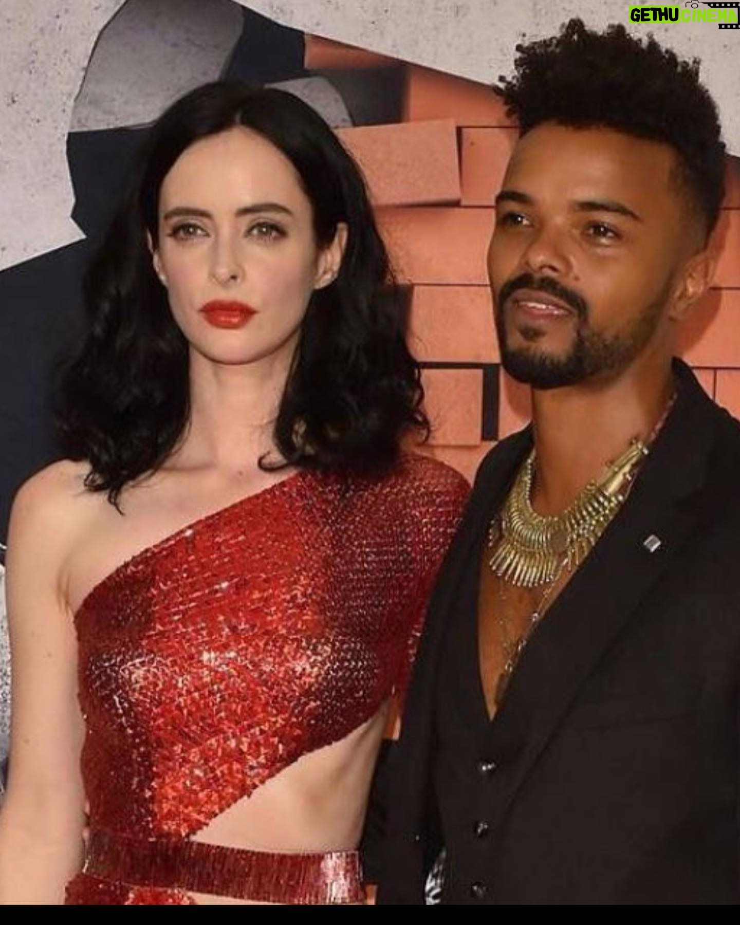 Krysten Ritter Instagram - Happy birthday my dearest Eka. You are a gift to the world and one of the brightest lights I have ever met in my life. Your heart, your depth, your empathy and compassion, your intelligence… I wish we could multiply you. You are a warrior - you are a MAN like NO OTHER. I am so grateful to know you. You inspire me. You blow my mind. I am thinking of you today - and every day - bathing you, Mana, Lila and the boys in white light - visualizing Mana with a clean bill of health - and you and Lila having the strength and endurance to carry Mana to the healed finish line. UNWAVERING. I worship you and bow to you on my fucking knees. @ekadarville @lovinglila - for those inspired to donate or help spread Eka’s son Manas story here is the link with an update @the.mana.ohana #letsgomana https://www.gofundme.com/f/LetsGoMana