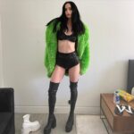 Krysten Ritter Instagram - Oh, hi 💚🖤